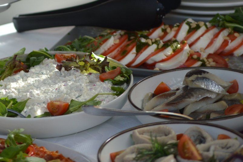 Необычный, но вкусный салат "Французская любовница": исчезает со стола первым — домашние аж рычат от удовольствия