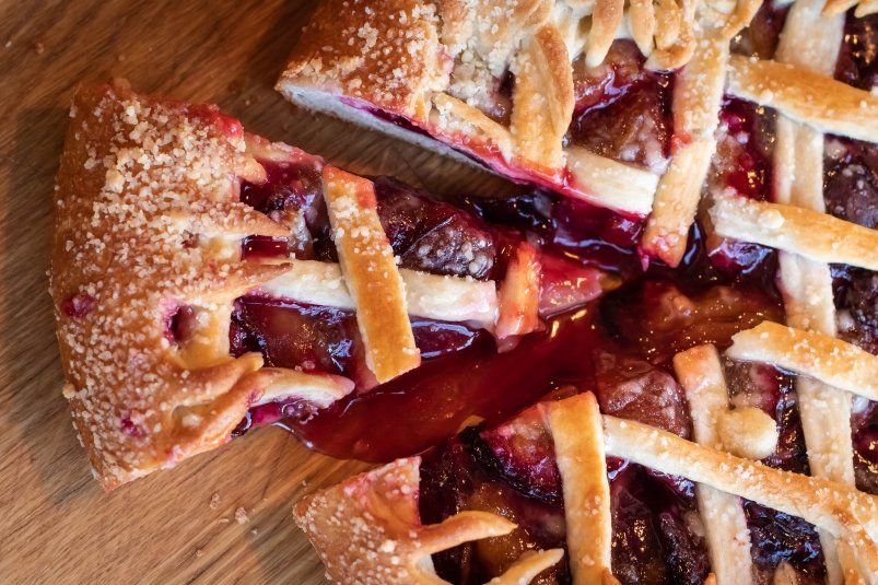 Шарлотка и бисквит в пролете: готовим вишневый пирог — вкуснее не бывает