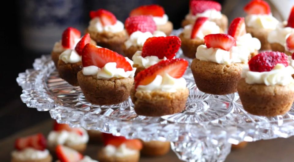 Не «сопливая» овсянка, а вкусный десерт: Овсяные кексы на молоке — сладкие, но без сахара