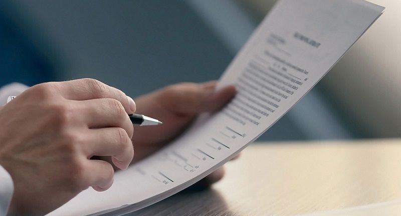 Как не стать жертвой навязанных услуг: ошибки при подписании договоров