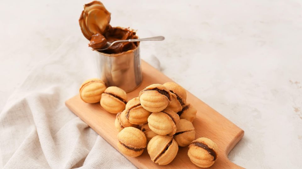 Печенье из детства можно приготовить даже без орешницы: вот что нужно сделать