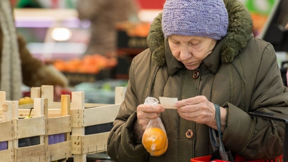 Пенсионеры под прицелом супермаркетов: как избежать обмана при покупках