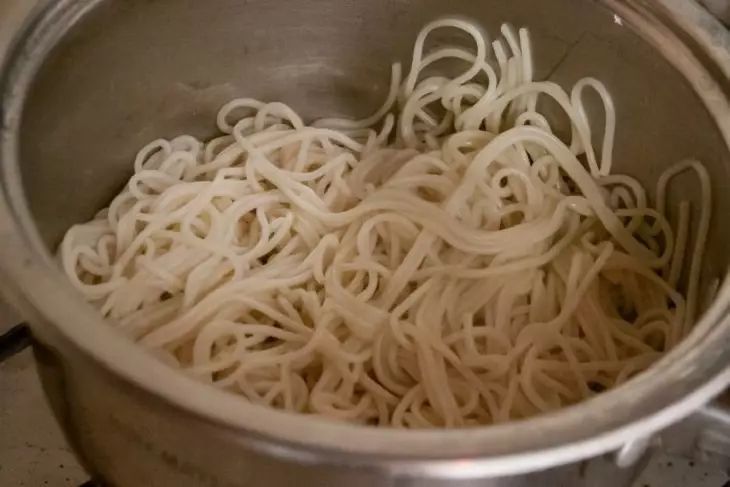 Сколько по времени варить макароны, чтобы не расползлись и не слиплись