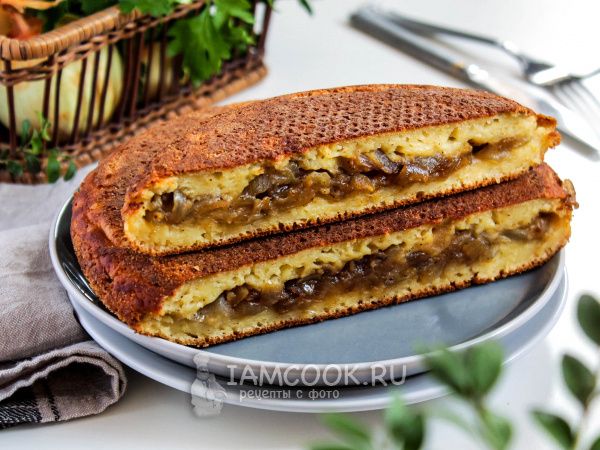 Восторг вкуса: Румяный пирог на сковороде, который обязательно стоит приготовить