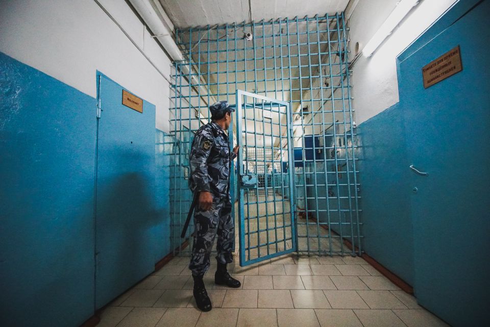 Бремя финансов: как содержание близкого в тюрьме сказывается на семье