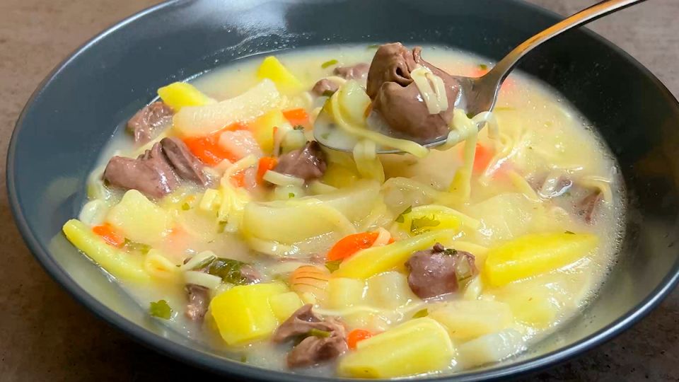 Сырный суп с куриными сердечками: идеальное первое блюдо для холодного дня
