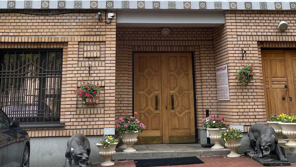 Долгая дорога к освобождению квартиры Ларисы Долиной: что стоит на пути?