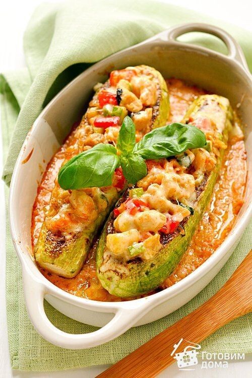 Летние кабачки, фаршированные мясом: вкусный ужин за 40 минут