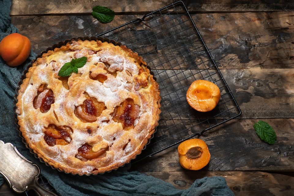 Как приготовить изысканный песочный пирог с абрикосами