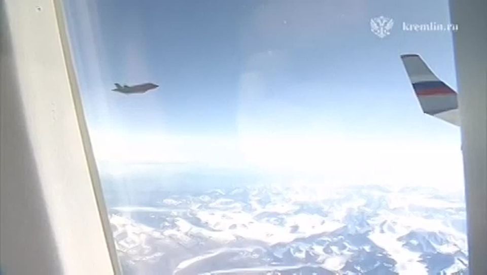   ,      F-22,       