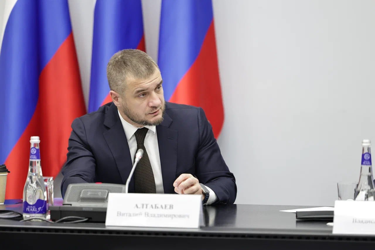 Замглавы Минвостокразвития Виталий Алтабаев и Губернатор Чукотки Владислав Кузнецов обсудили ключевые направления социально-экономического развития региона Замглавы Минвостокразвития Виталий Алтабаев и Губернатор Чукотки Владислав Кузнецов обсудили ключевые направления социально-экономического развития региона
