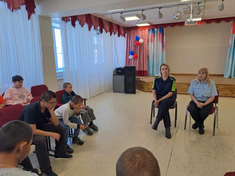 В Анадыре полицейские провели профориентационное мероприятие для воспитанников Чукотского социально реабилитационного центра