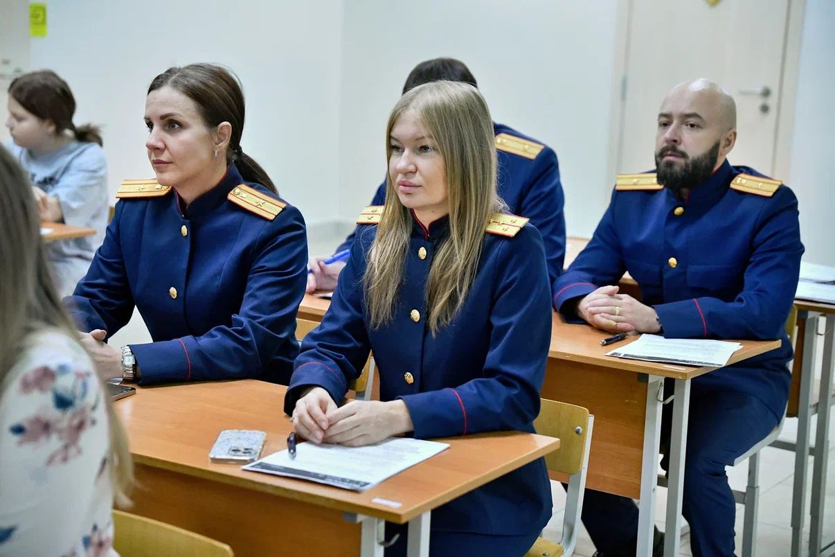 Сотрудники следственного управления СК России по Чукотскому автономному округу приняли участие в юбилейном этнографическом диктанте Сотрудники следственного управления СК России по Чукотскому автономному округу приняли участие в юбилейном этнографическом диктанте