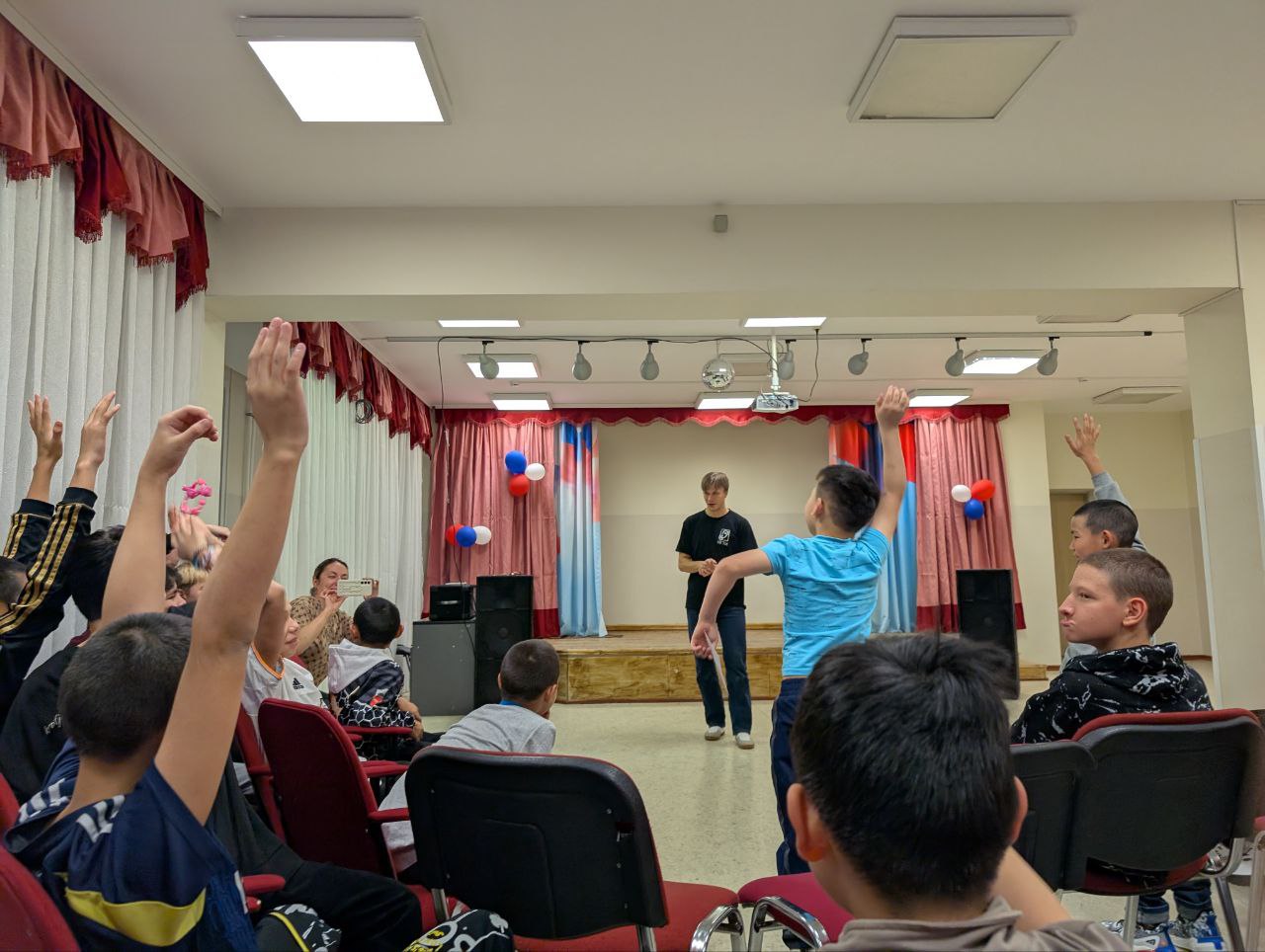 Музыкальный театр создан в Чукотском окружном социально-реабилитационном центре для несовершеннолетних Музыкальный театр создан в Чукотском окружном социально-реабилитационном центре для несовершеннолетних