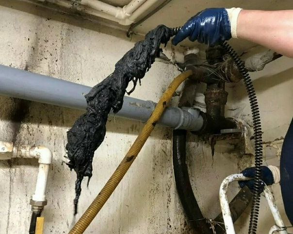 Уважаемые жители!. К сожалению, в последнее время участились случаи засоров канализационных систем из-за попадания в трубы твёрдых бытовых отходов Уважаемые жители!. К сожалению, в последнее время участились случаи засоров канализационных систем из-за попадания в трубы твёрдых бытовых отходов