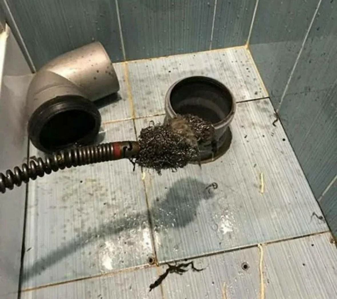 Уважаемые жители!. К сожалению, в последнее время участились случаи засоров канализационных систем из-за попадания в трубы твёрдых бытовых отходов