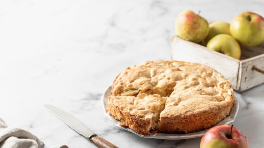 Шарлотка получится пышной как бисквит: этой уловкой пользуются кондитеры