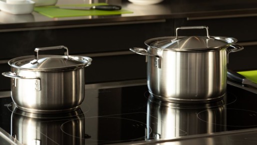 Забудете про жир на крышках кастрюль: теперь чистите их только так