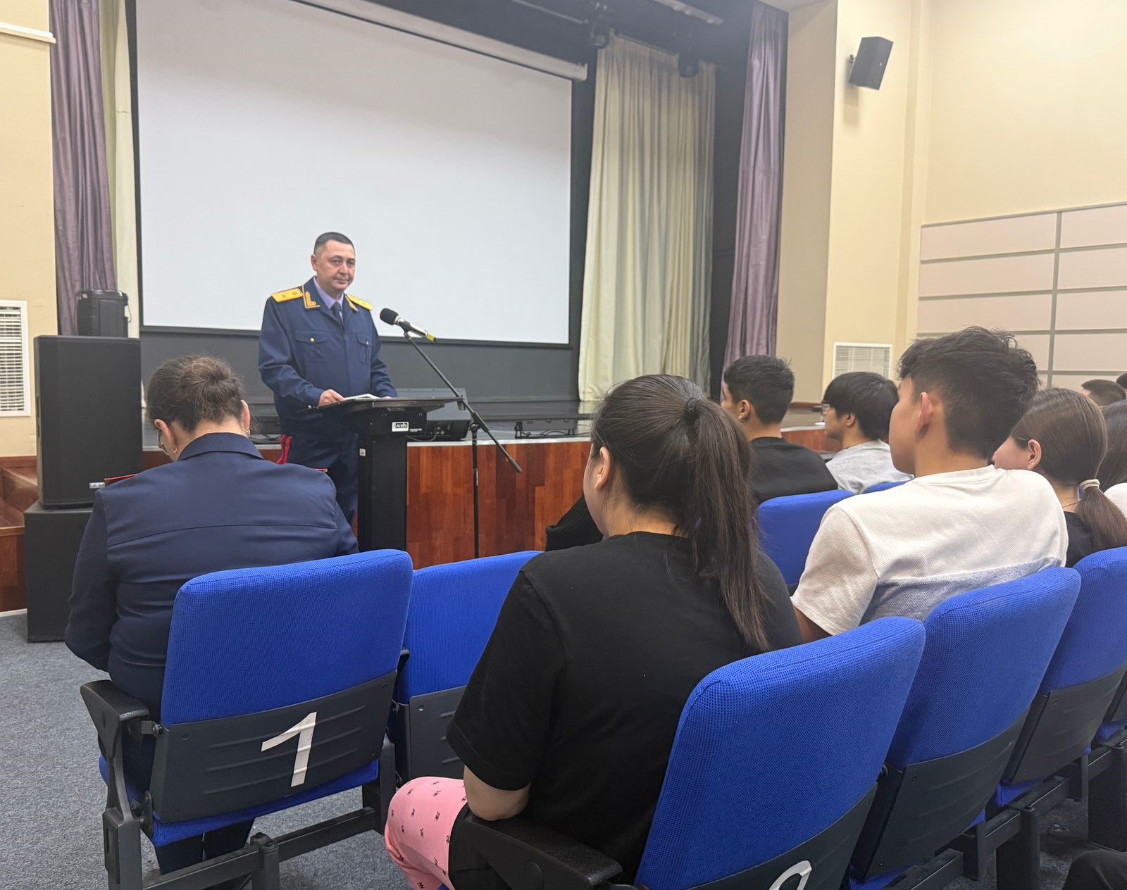 Руководитель следственного управления СК России по Чукотскому АО принял участие в личном приеме граждан Руководитель следственного управления СК России по Чукотскому АО принял участие в личном приеме граждан