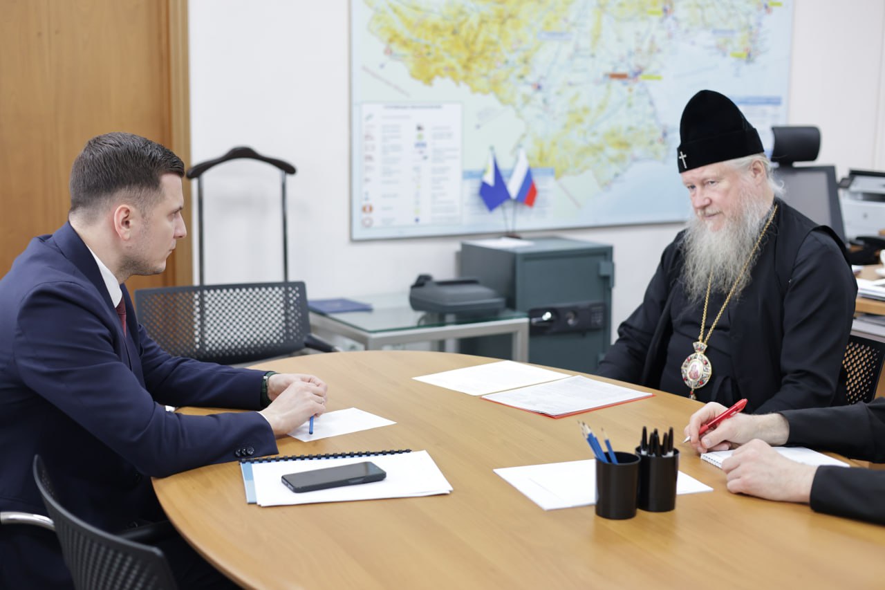 Первый заместитель Губернатора Павел Каргаполов встретился с управляющим Анадырской и Чукотской епархией