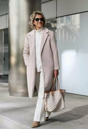 Теплая зима 2025: верхняя одежда для стильных дам 50-60 лет