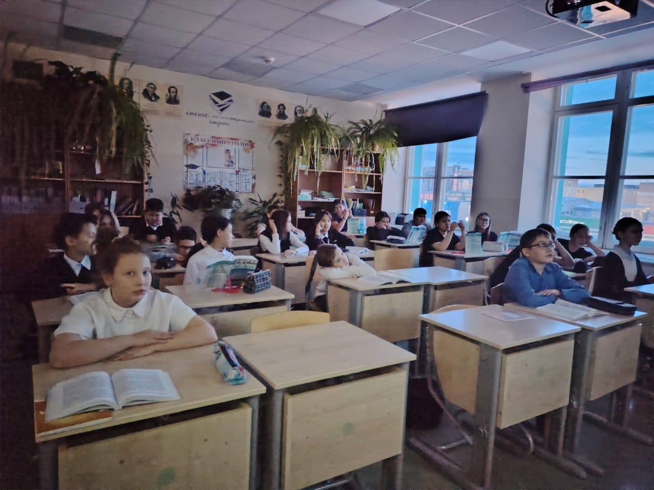 С 10 по 15 ноября в нашей школе прошла Неделя "Живой классики", в течение которой у ребят 5-9 классов прошёл ряд увлекательных мероприятий С 10 по 15 ноября в нашей школе прошла Неделя "Живой классики", в течение которой у ребят 5-9 классов прошёл ряд увлекательных мероприятий