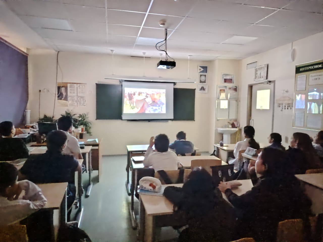 С 10 по 15 ноября в нашей школе прошла Неделя "Живой классики", в течение которой у ребят 5-9 классов прошёл ряд увлекательных мероприятий С 10 по 15 ноября в нашей школе прошла Неделя "Живой классики", в течение которой у ребят 5-9 классов прошёл ряд увлекательных мероприятий