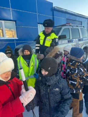 В окружной столице Госавтоинспекторы и спасатели провели познавательное занятие для дошколят