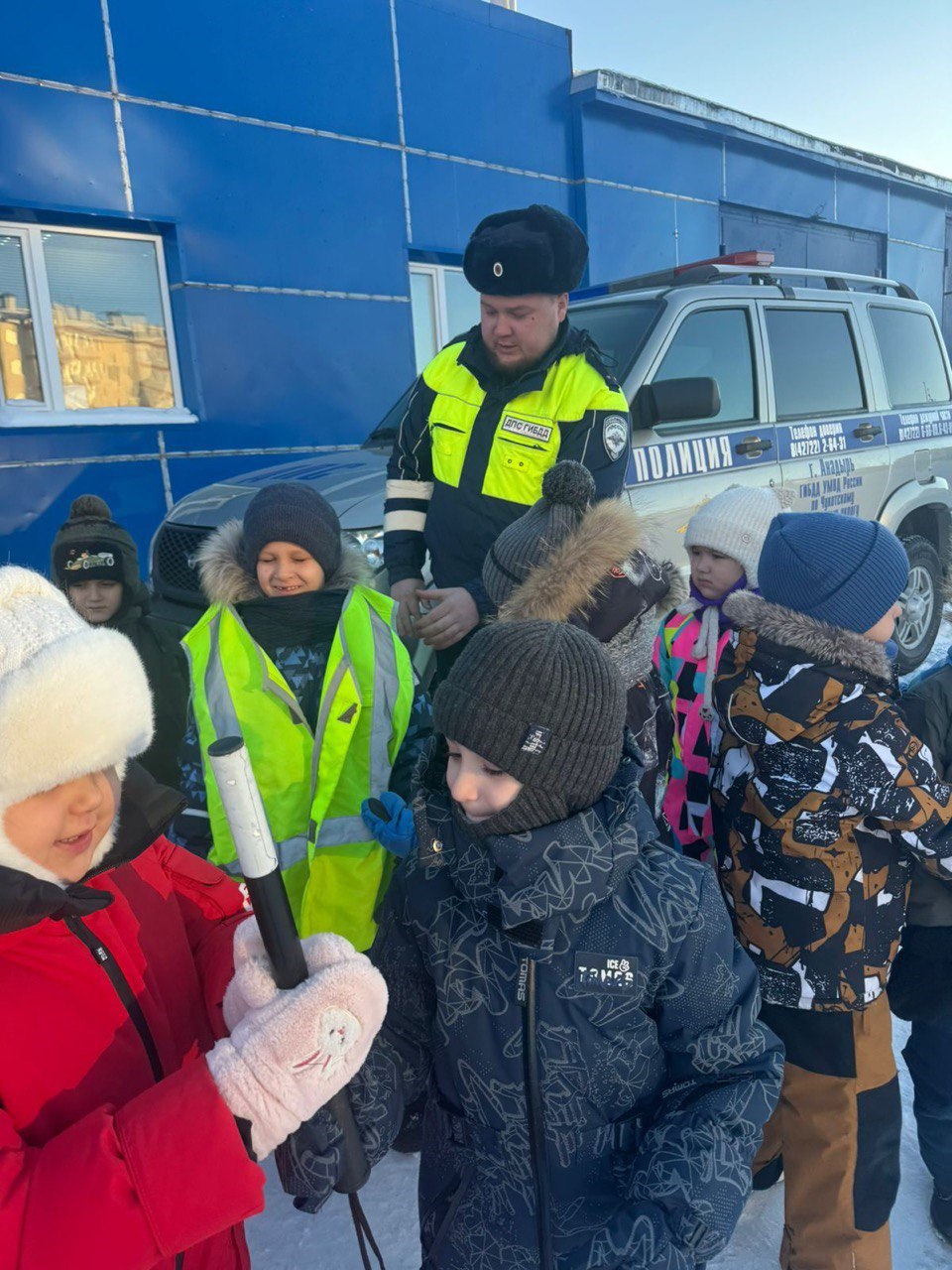 В окружной столице Госавтоинспекторы и спасатели провели познавательное занятие для дошколят