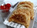 Легкие и аппетитные чебуреки: как приготовить из готового теста всего за пару минут