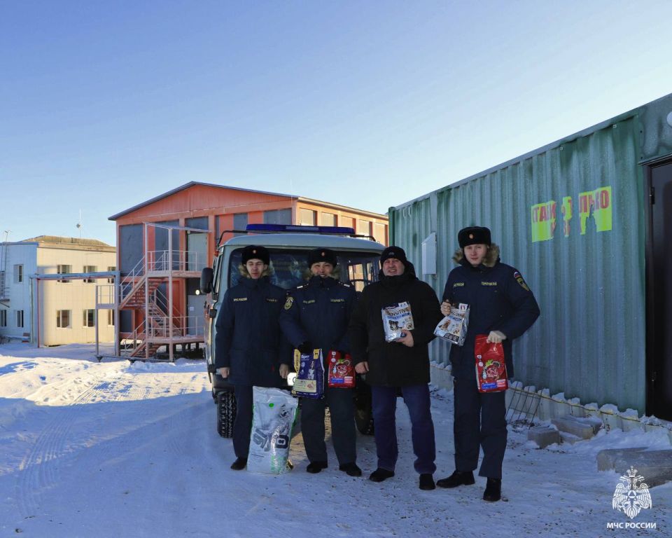 Служба спасения и верные сердца: сотрудники МЧС России по ЧАО поддержали приют для собак