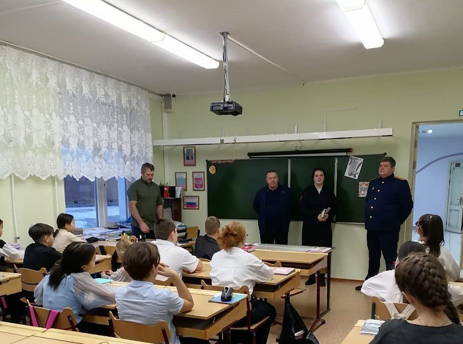 Сотрудник следственного управления СК России по Чукотскому автономному округу провел для школьников урок правового просвещения