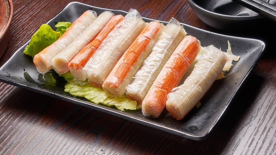 Не тратьте время на салат: приготовьте из крабовых палочек вкусные рулеты