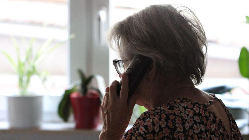 Как мошенники манипулируют пенсионерами: основные признаки опасных сделок с недвижимостью