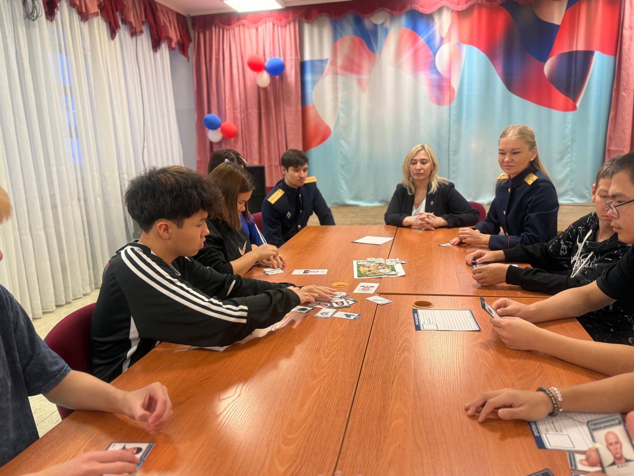 Сотрудники следственного управления СК России по Чукотскому АО провели урок правовой грамотности для воспитанников социально-реабилитационного центра Сотрудники следственного управления СК России по Чукотскому АО провели урок правовой грамотности для воспитанников социально-реабилитационного центра