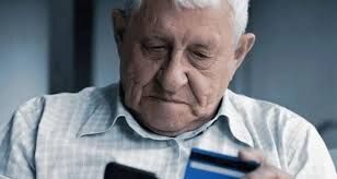 Запреты для пенсионеров: чего не стоит игнорировать при получении выплат на карту