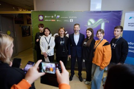 Владислав Кузнецов: в округе будут разработаны новые меры поддержки волонтеров молодежных организаций