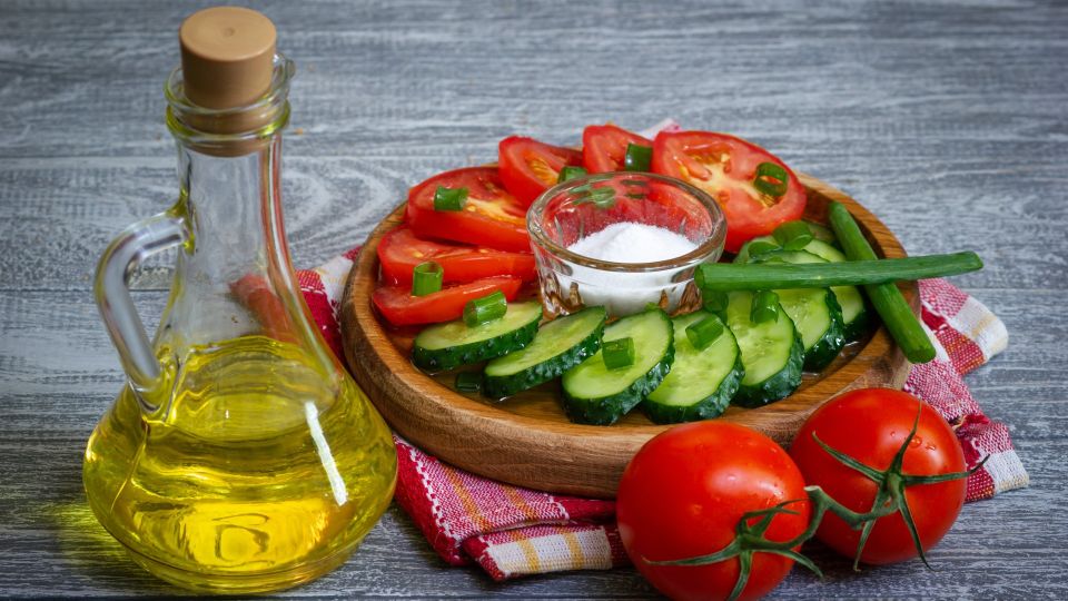 Разбавленное подсолнечное масло распознаете за секунду: добавьте один продукт