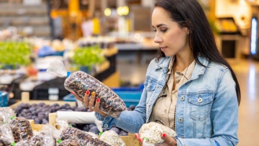 Чтобы не вздыхать на кассе: вот как сэкономить на покупках в продуктовом магазине