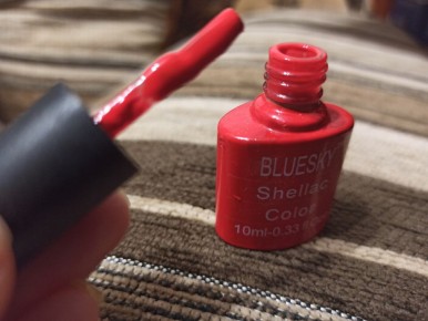 Устали от пролитого лака для ногтей? Вот идеальное решение!