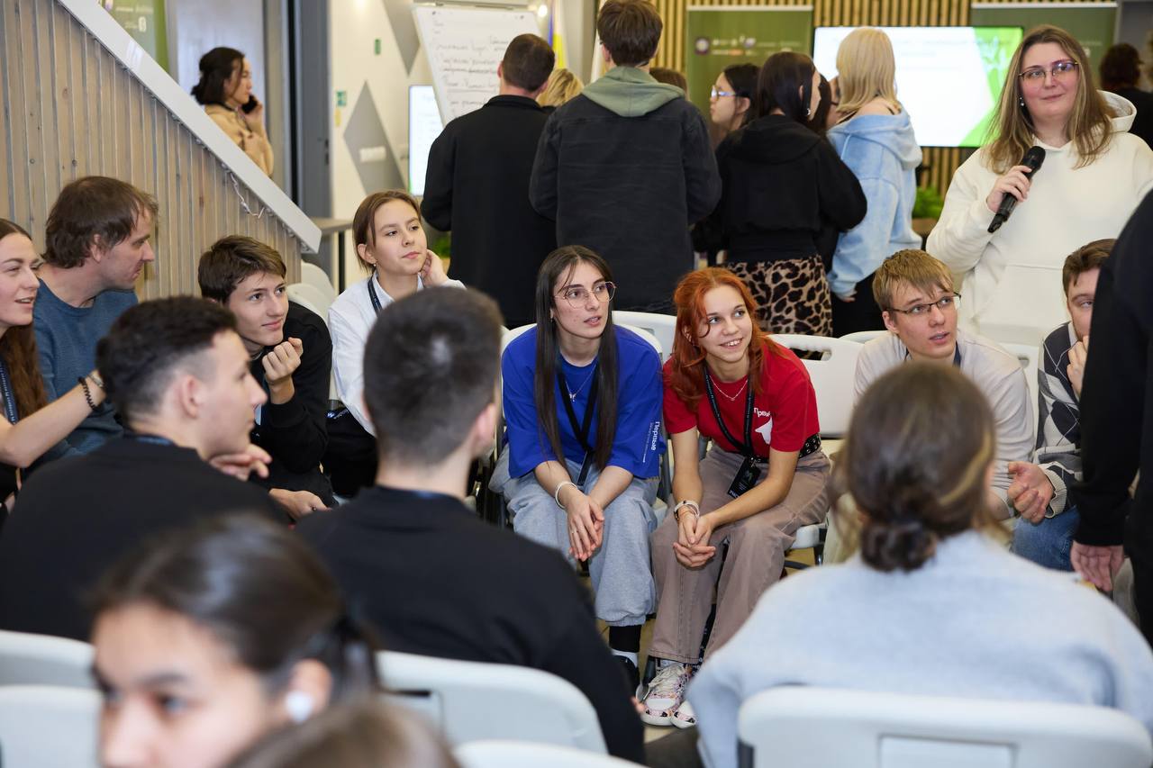 Делегация от Чукотского района приняла участие в региональном молодежном форуме добровольчества "Меридиан 2.0" в Анадыре Делегация от Чукотского района приняла участие в региональном молодежном форуме добровольчества "Меридиан 2.0" в Анадыре