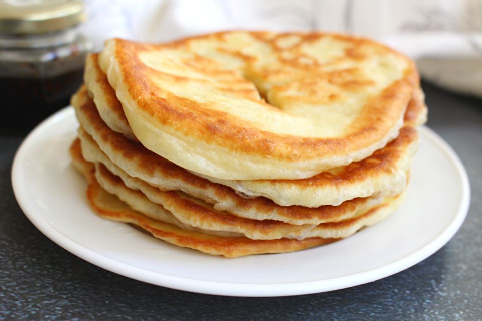 Необычные дрожжевые лепешки: простой рецепт, который удивит каждого