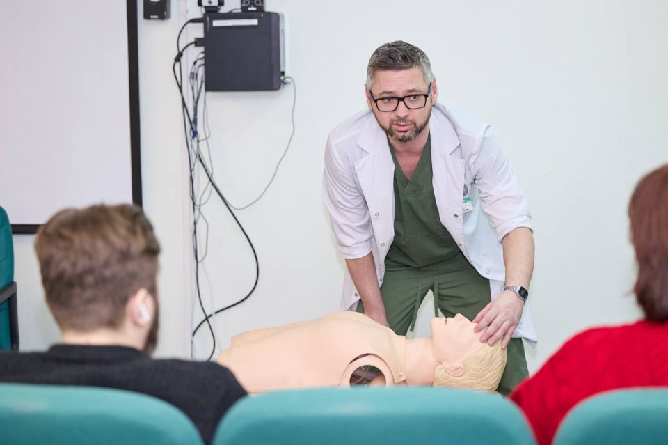 Заведующий травматологическим отделением Чукотской окружной больницы, член Общественного совета образовательной программы «Герои Чукотки» Денис Клосс: