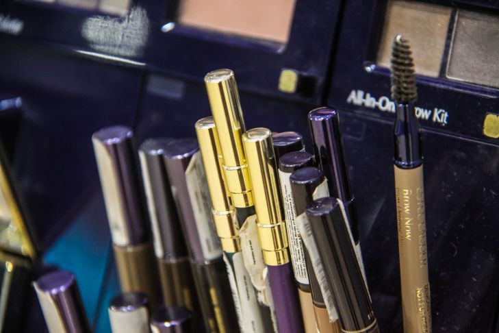 Не храните так косметику, чтобы она не испортилась раньше времени: об этом должна знать каждая женщина