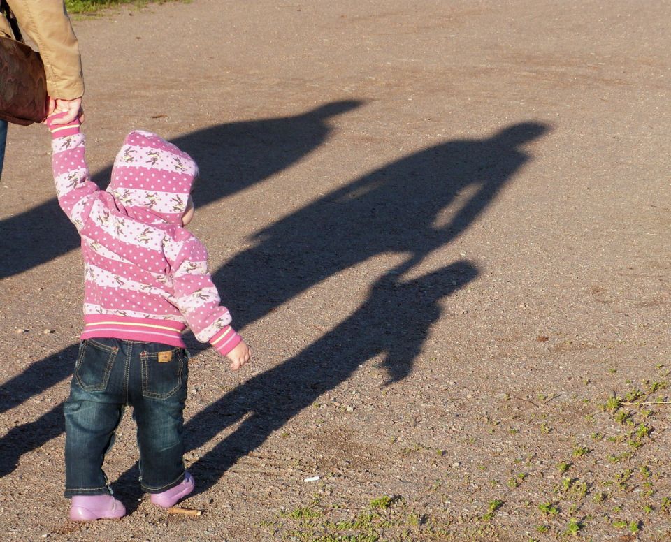 Новые меры в России: жесткие штрафы для родителей, ограничивающих детские связи