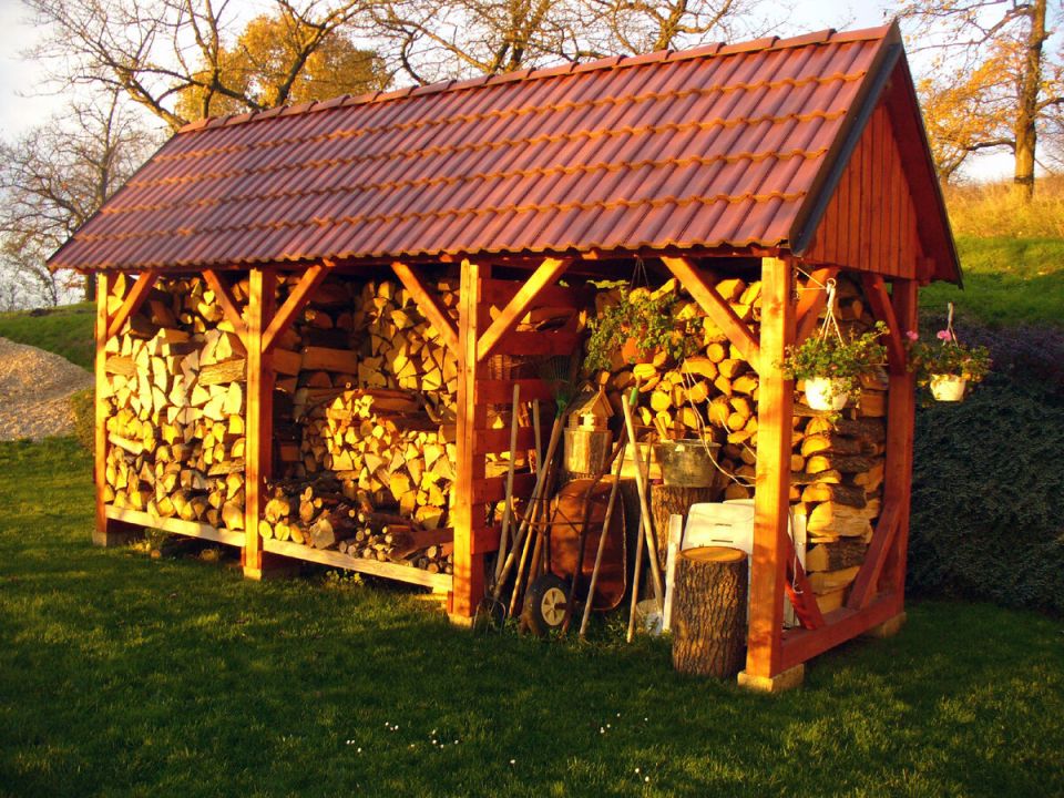 Нужно ли регистрировать хозяйственные постройки?