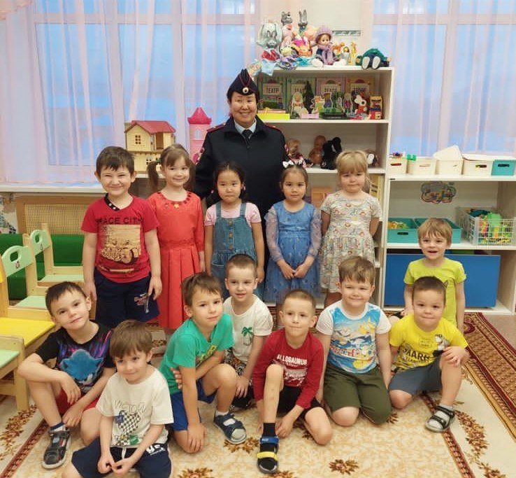 #МамыВпогонах. В преддверии Дня матери особенно хочется рассказать о тех, кто ежедневно совмещает непростую профессию с главной ролью в жизни — ролью мамы #МамыВпогонах. В преддверии Дня матери особенно хочется рассказать о тех, кто ежедневно совмещает непростую профессию с главной ролью в жизни — ролью мамы