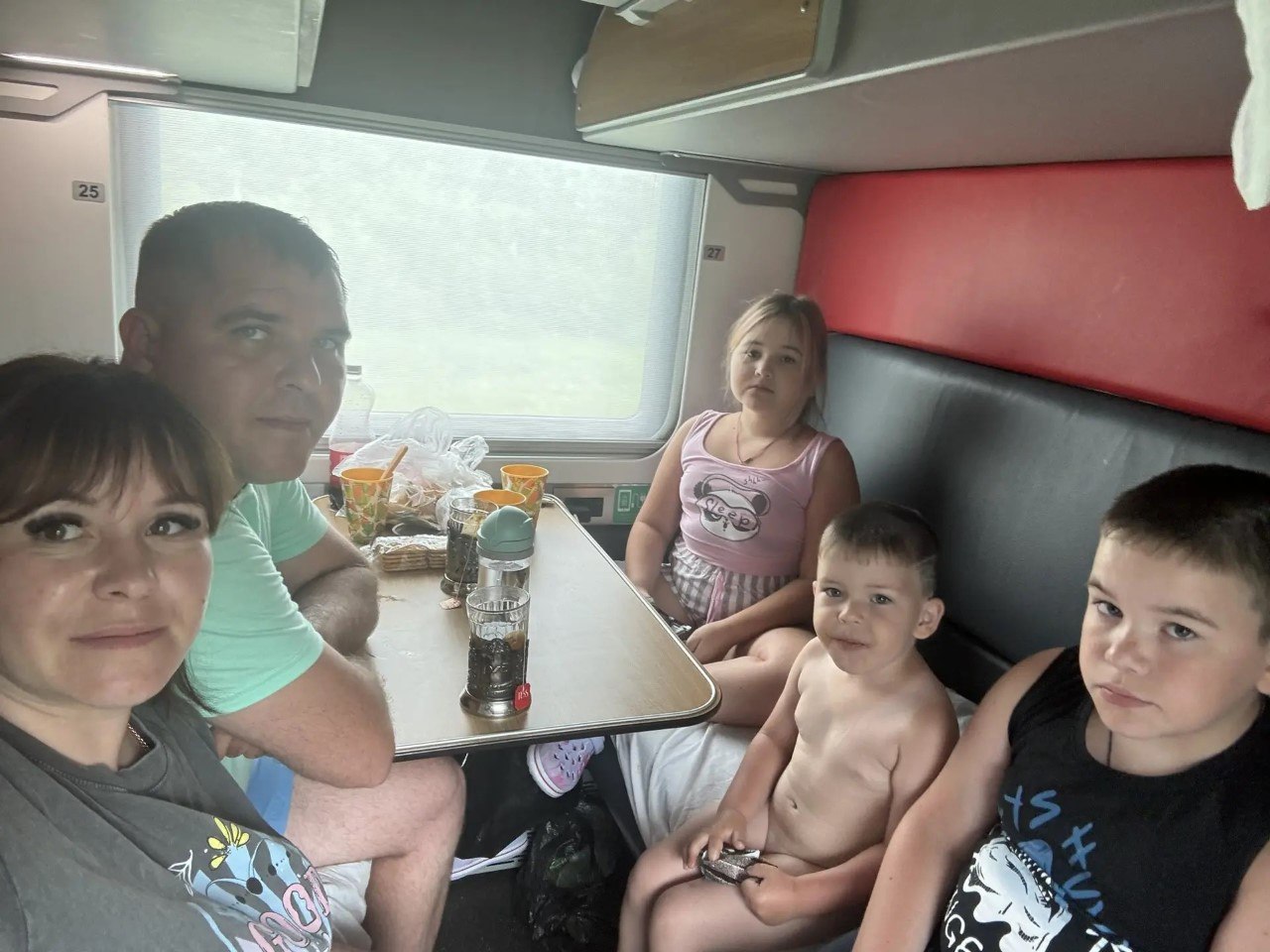 #МамыВпогонах. В преддверии Дня матери мы рассказываем о женщине, которая сочетает в себе строгость полицейского и нежность матери, — майоре полиции Алёне Васляевой, сотруднице изолятора временного содержания МОтд МВД России... #МамыВпогонах. В преддверии Дня матери мы рассказываем о женщине, которая сочетает в себе строгость полицейского и нежность матери, — майоре полиции Алёне Васляевой, сотруднице изолятора временного содержания МОтд МВД России...