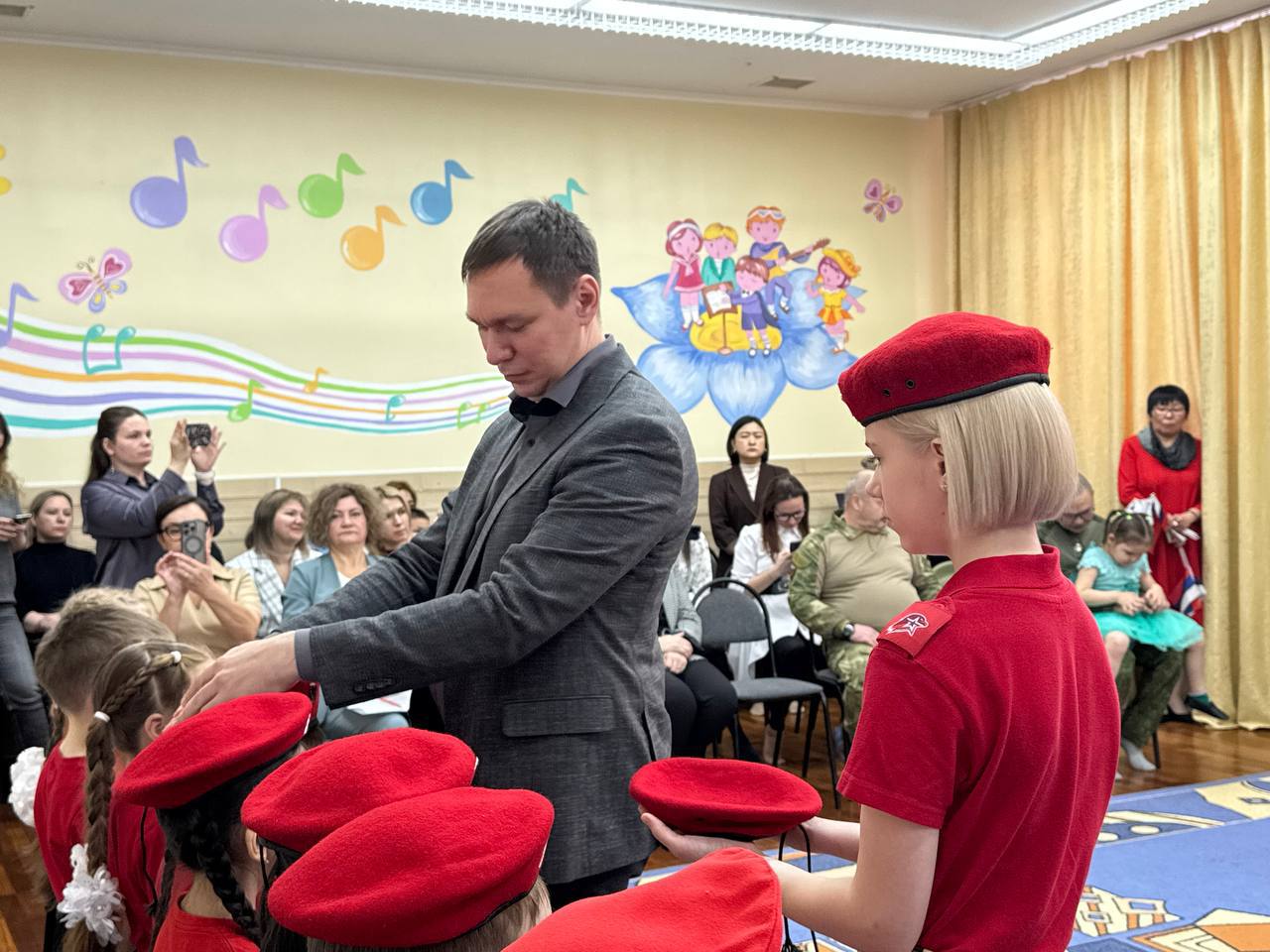 Сергей Спицын: В детском саду «Сказка» состоялась торжественная церемония посвящения наших юных жителей, воспитанников подготовительных групп в кандидаты движения «Юнармия» Сергей Спицын: В детском саду «Сказка» состоялась торжественная церемония посвящения наших юных жителей, воспитанников подготовительных групп в кандидаты движения «Юнармия»