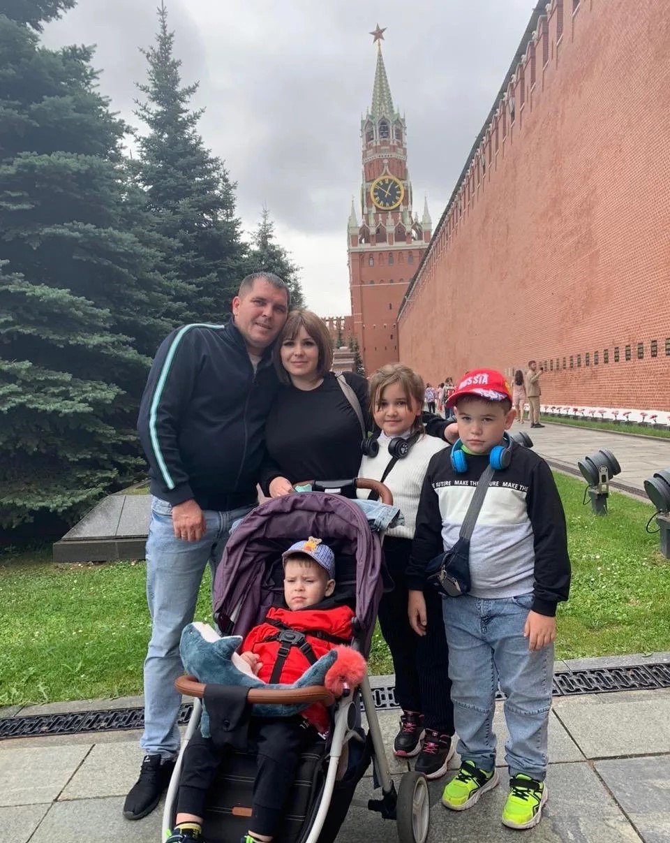 #МамыВпогонах. В преддверии Дня матери мы рассказываем о женщине, которая сочетает в себе строгость полицейского и нежность матери, — майоре полиции Алёне Васляевой, сотруднице изолятора временного содержания МОтд МВД России... #МамыВпогонах. В преддверии Дня матери мы рассказываем о женщине, которая сочетает в себе строгость полицейского и нежность матери, — майоре полиции Алёне Васляевой, сотруднице изолятора временного содержания МОтд МВД России...